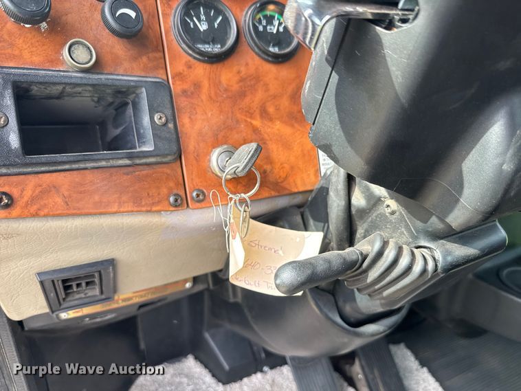 image for item DQ6776 2009 Peterbilt 340 truck cab and chassis