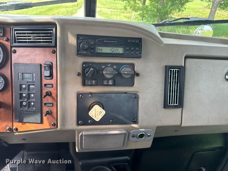 image for item DQ6776 2009 Peterbilt 340 truck cab and chassis