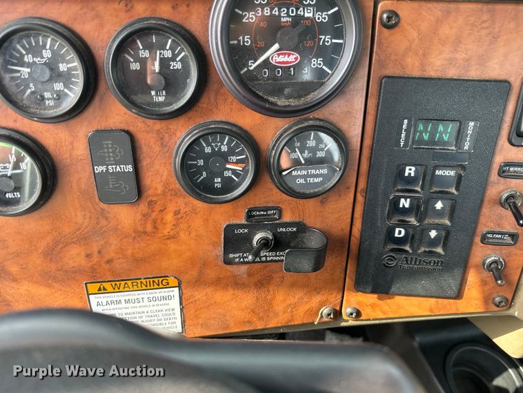 image for item DQ6776 2009 Peterbilt 340 truck cab and chassis