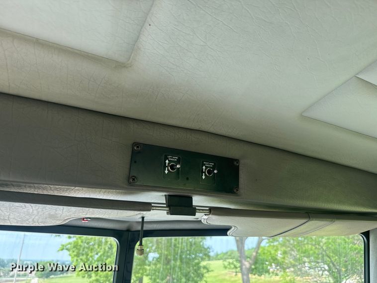 image for item DQ6776 2009 Peterbilt 340 truck cab and chassis