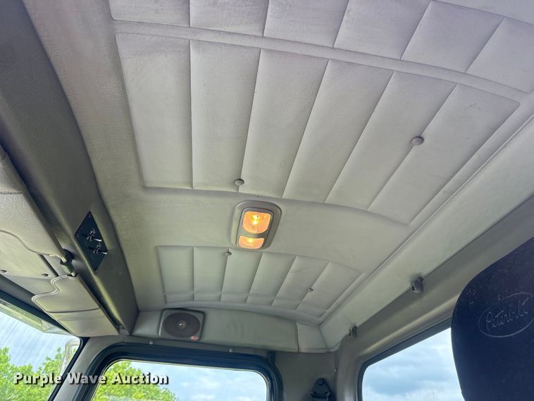 image for item DQ6776 2009 Peterbilt 340 truck cab and chassis