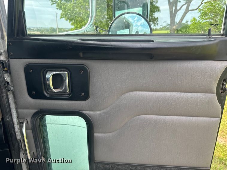 image for item DQ6776 2009 Peterbilt 340 truck cab and chassis