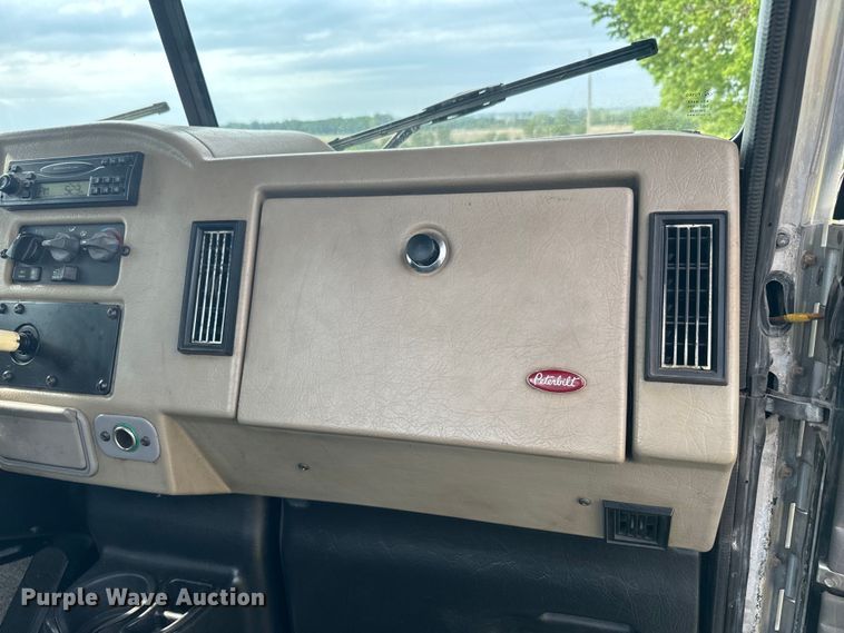 image for item DQ6776 2009 Peterbilt 340 truck cab and chassis