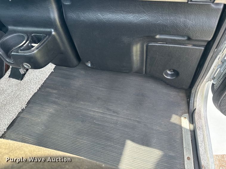 image for item DQ6776 2009 Peterbilt 340 truck cab and chassis