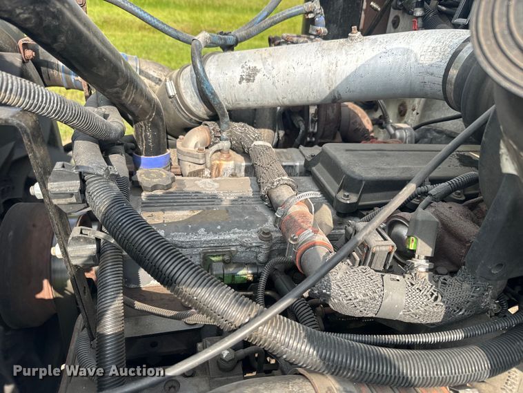 image for item DQ6776 2009 Peterbilt 340 truck cab and chassis