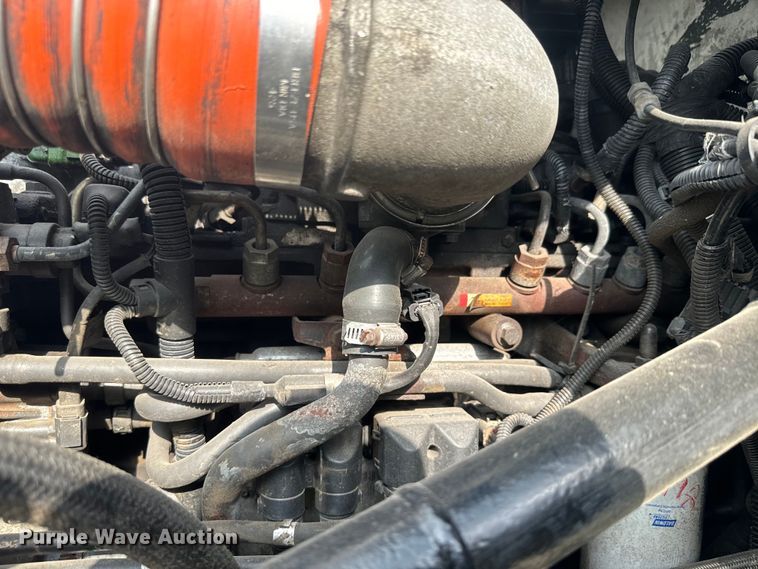 image for item DQ6776 2009 Peterbilt 340 truck cab and chassis