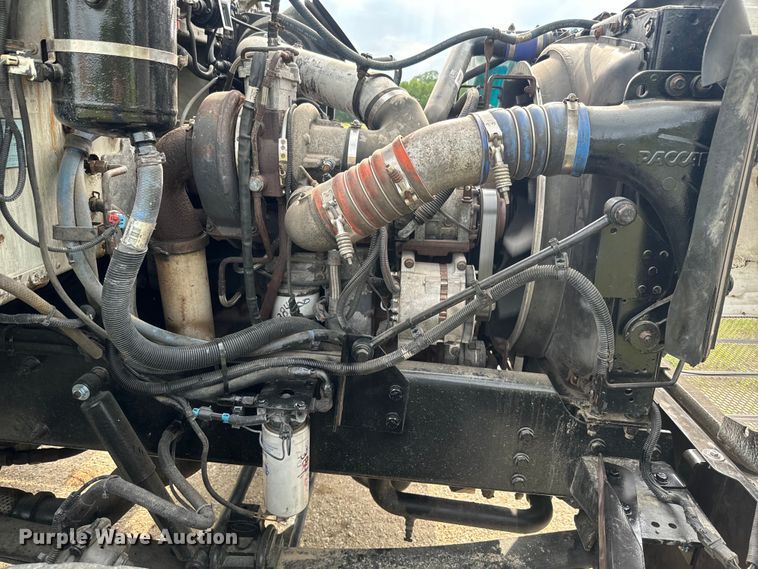 image for item DQ6776 2009 Peterbilt 340 truck cab and chassis