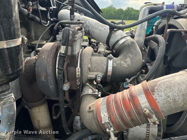 image for item DQ6776 2009 Peterbilt 340 truck cab and chassis