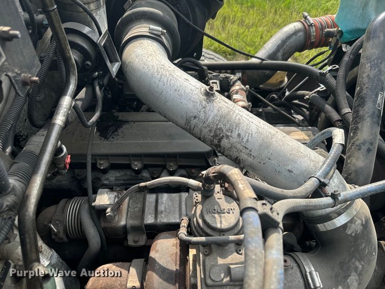 image for item DQ6776 2009 Peterbilt 340 truck cab and chassis