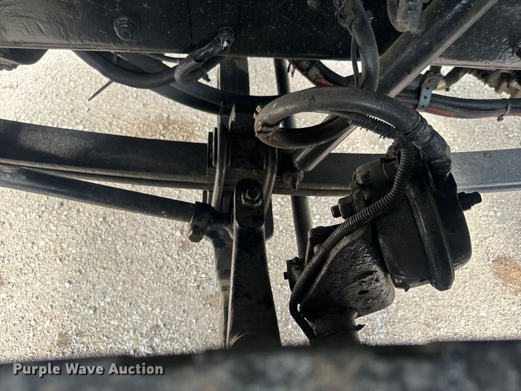 image for item DQ6776 2009 Peterbilt 340 truck cab and chassis