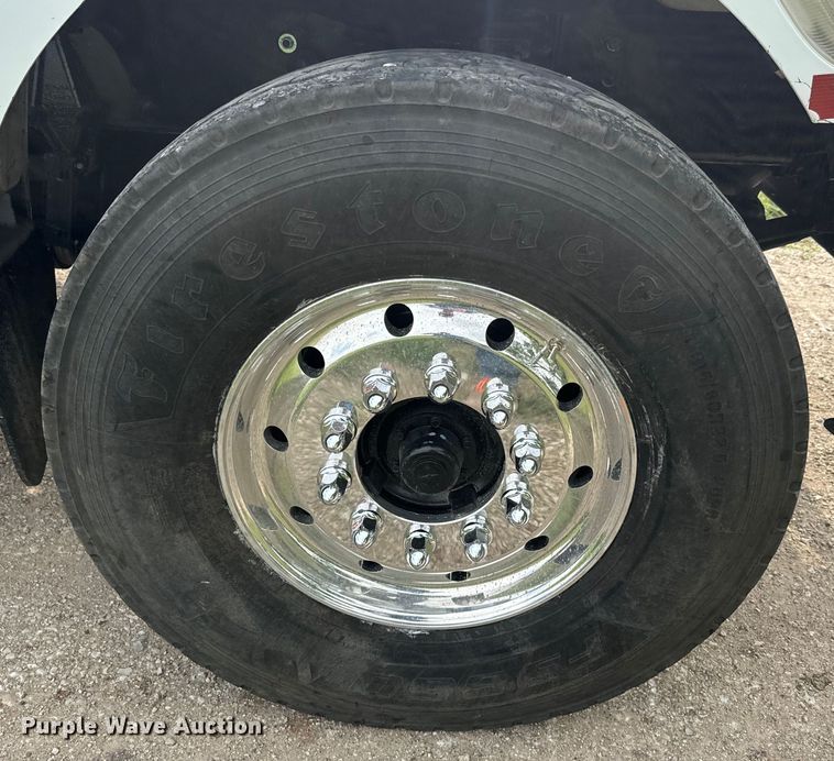 image for item DQ6776 2009 Peterbilt 340 truck cab and chassis