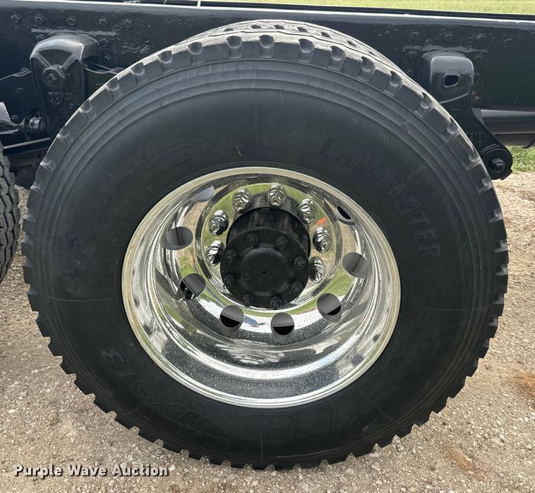 image for item DQ6776 2009 Peterbilt 340 truck cab and chassis