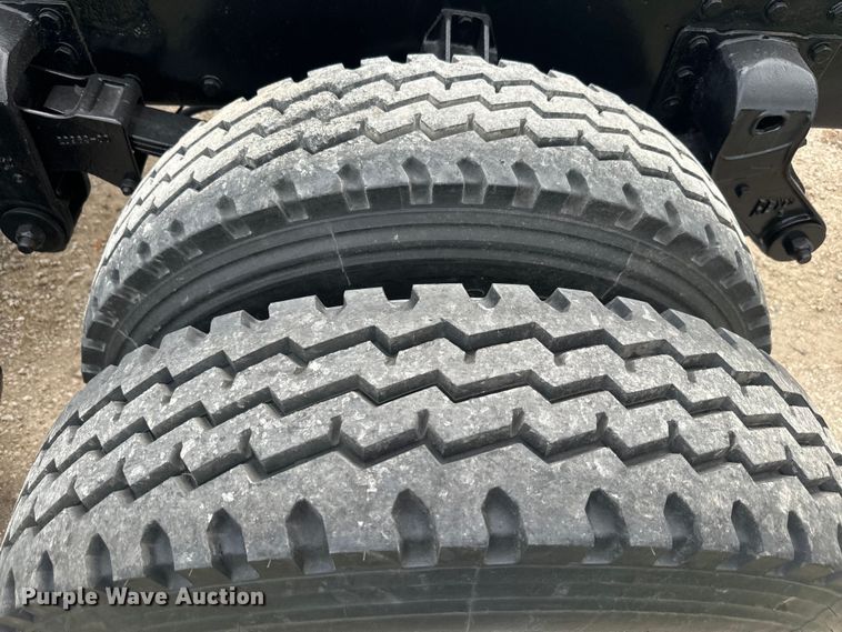 image for item DQ6776 2009 Peterbilt 340 truck cab and chassis