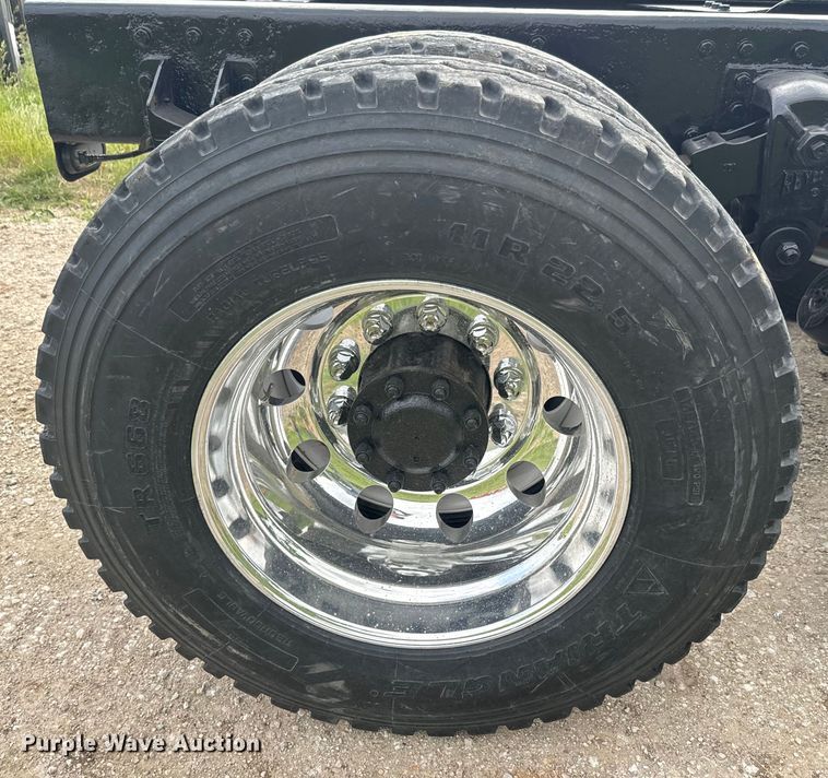 image for item DQ6776 2009 Peterbilt 340 truck cab and chassis