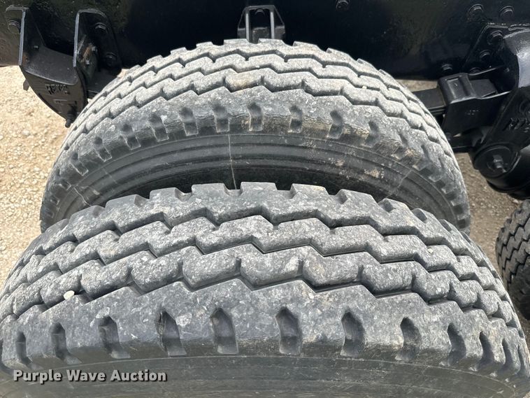 image for item DQ6776 2009 Peterbilt 340 truck cab and chassis