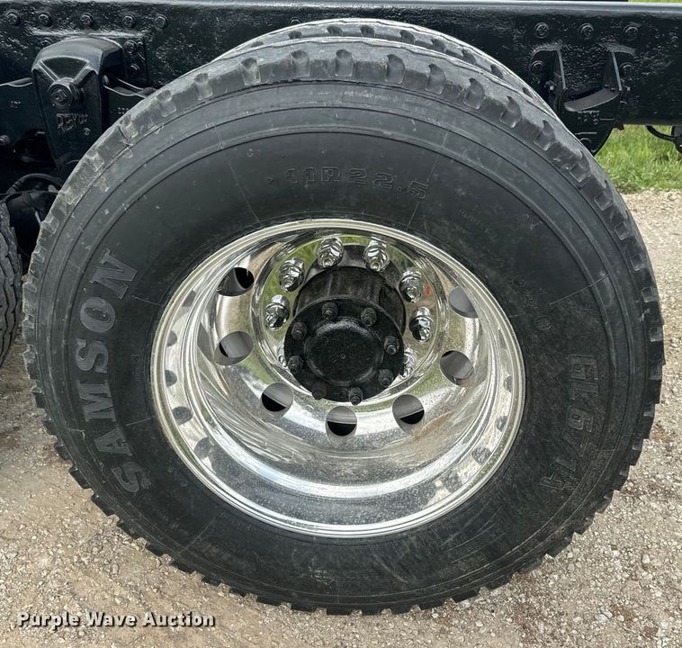 image for item DQ6776 2009 Peterbilt 340 truck cab and chassis