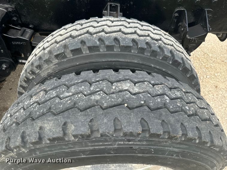 image for item DQ6776 2009 Peterbilt 340 truck cab and chassis