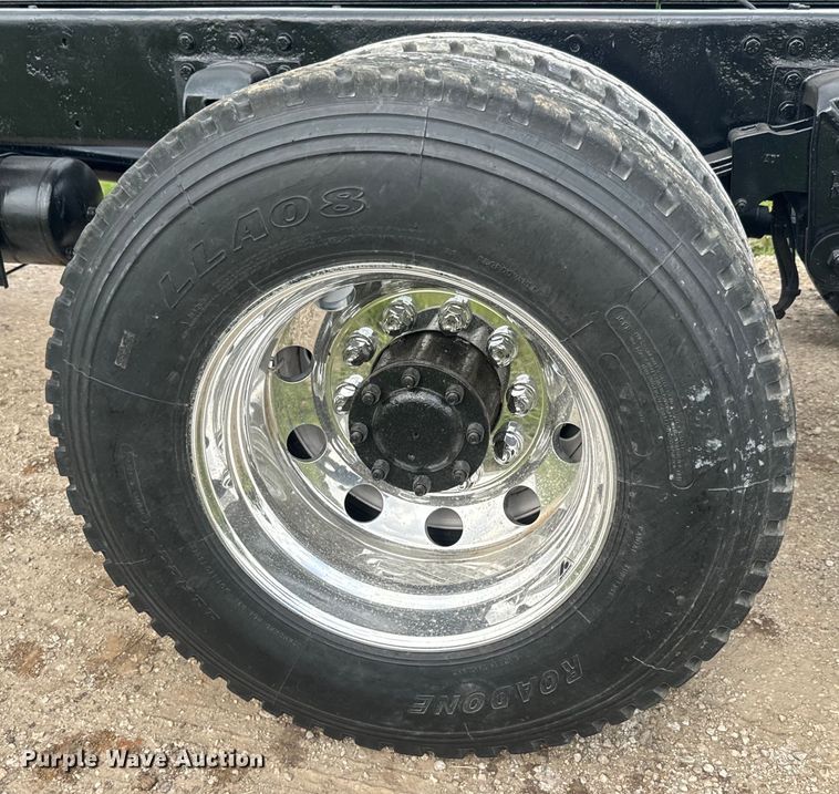 image for item DQ6776 2009 Peterbilt 340 truck cab and chassis