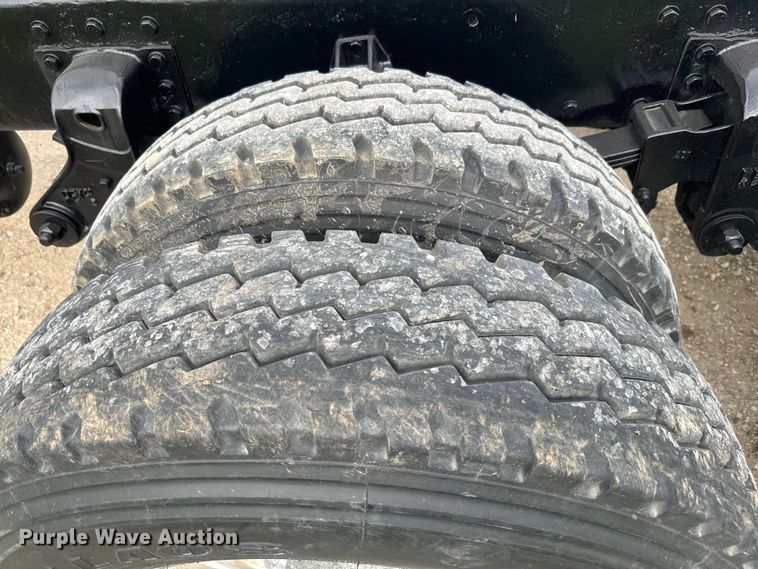 image for item DQ6776 2009 Peterbilt 340 truck cab and chassis