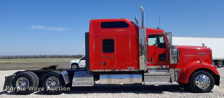 image for item DQ6991 2018 Kenworth W900 semi truck