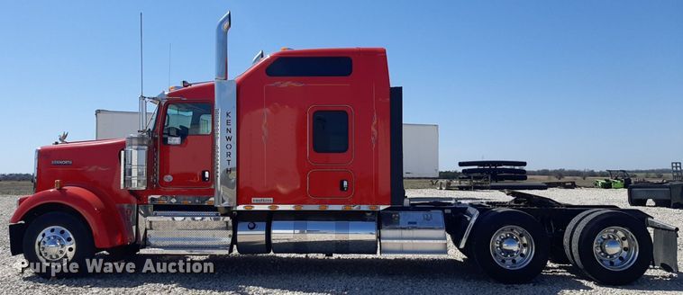 image for item DQ6991 2018 Kenworth W900 semi truck