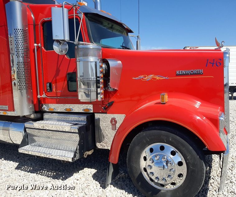 image for item DQ6991 2018 Kenworth W900 semi truck
