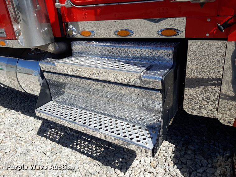 image for item DQ6991 2018 Kenworth W900 semi truck