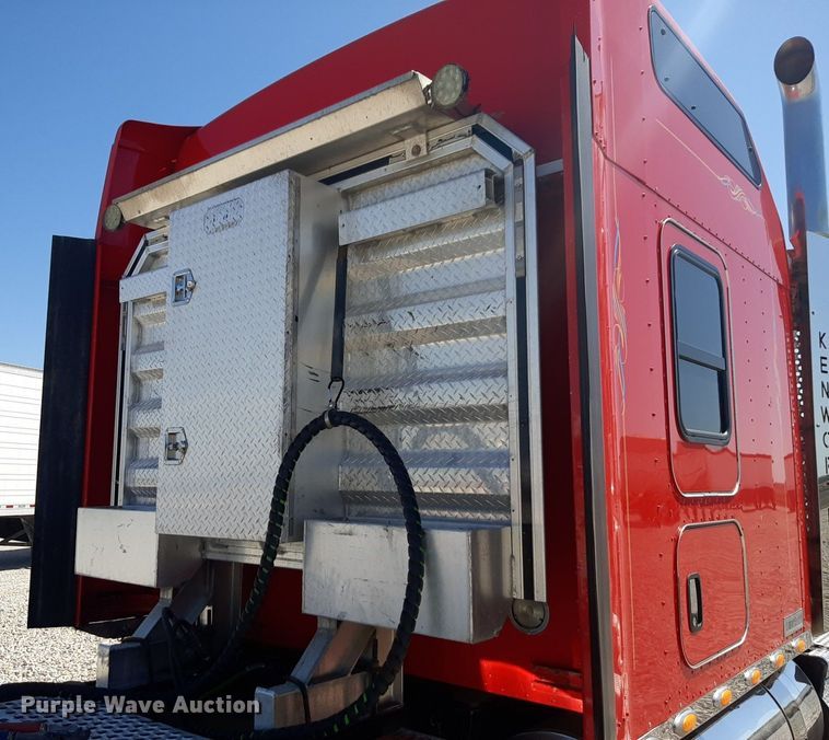 image for item DQ6991 2018 Kenworth W900 semi truck