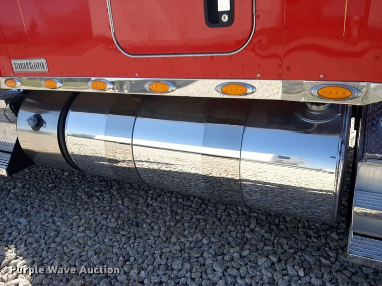 image for item DQ6991 2018 Kenworth W900 semi truck