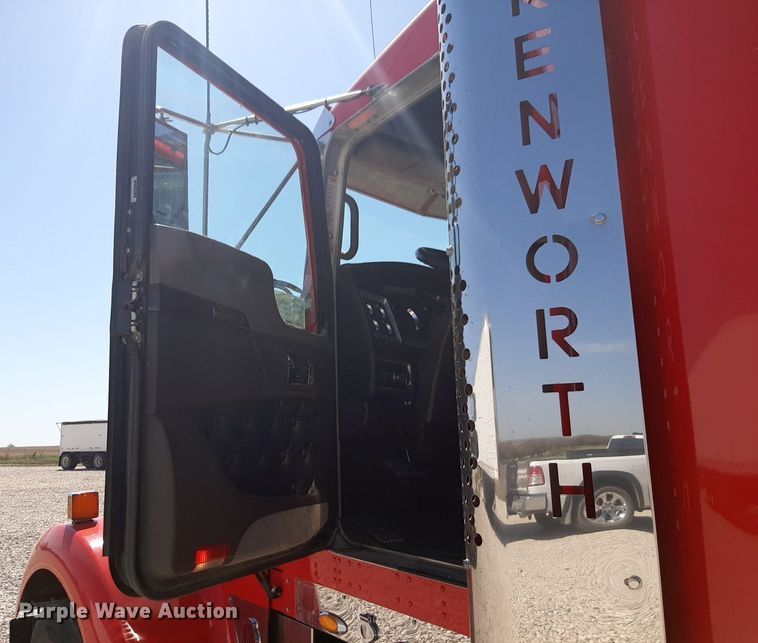 image for item DQ6991 2018 Kenworth W900 semi truck