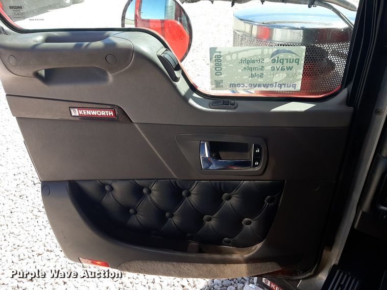 image for item DQ6991 2018 Kenworth W900 semi truck