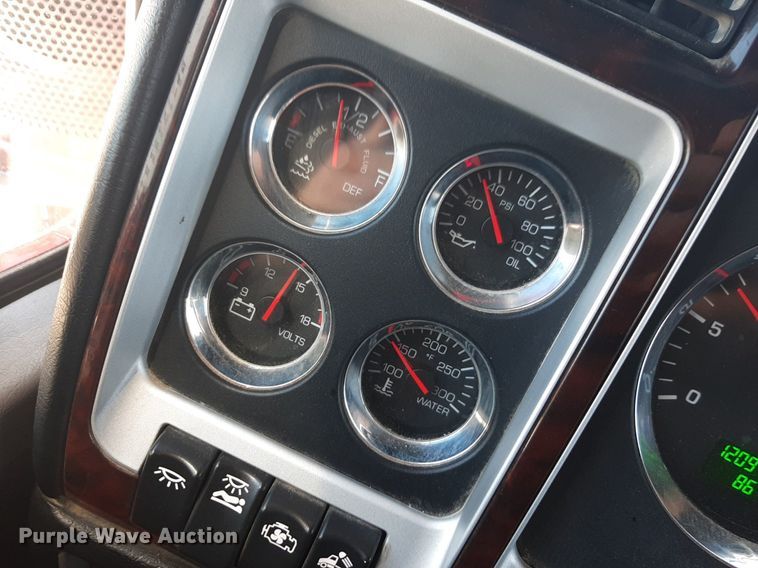 image for item DQ6991 2018 Kenworth W900 semi truck