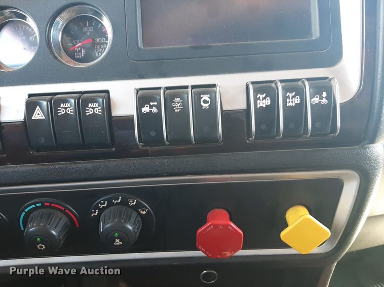 image for item DQ6991 2018 Kenworth W900 semi truck