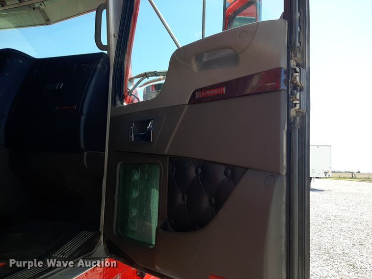 image for item DQ6991 2018 Kenworth W900 semi truck