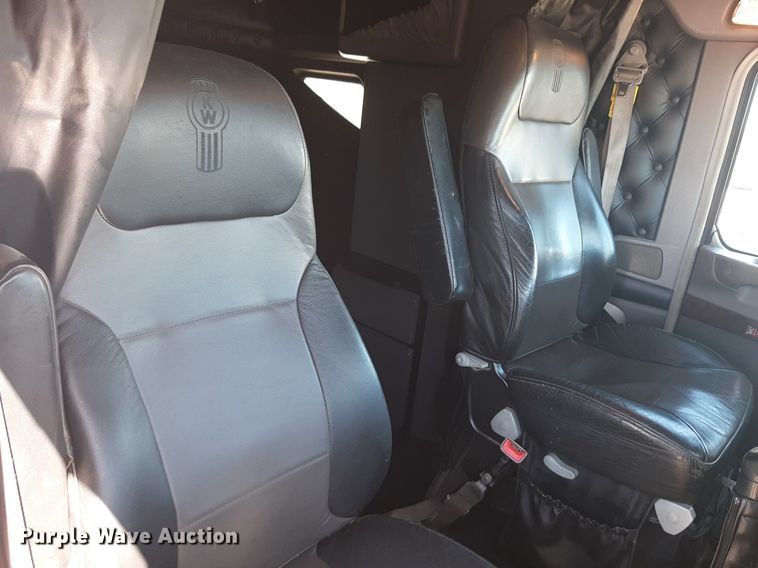 image for item DQ6991 2018 Kenworth W900 semi truck