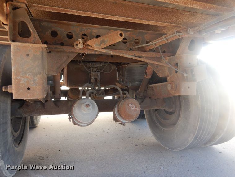 image for item DQ7069 2005 Wabash dry van trailer