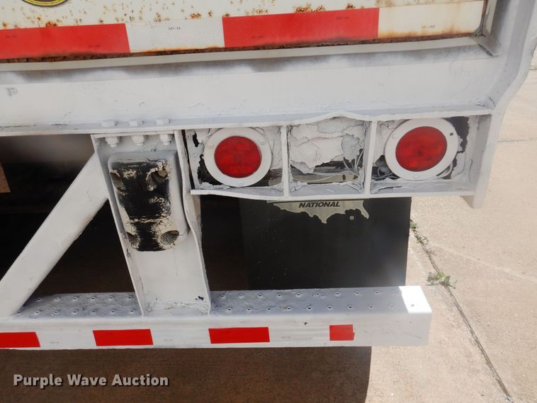 image for item DQ7069 2005 Wabash dry van trailer