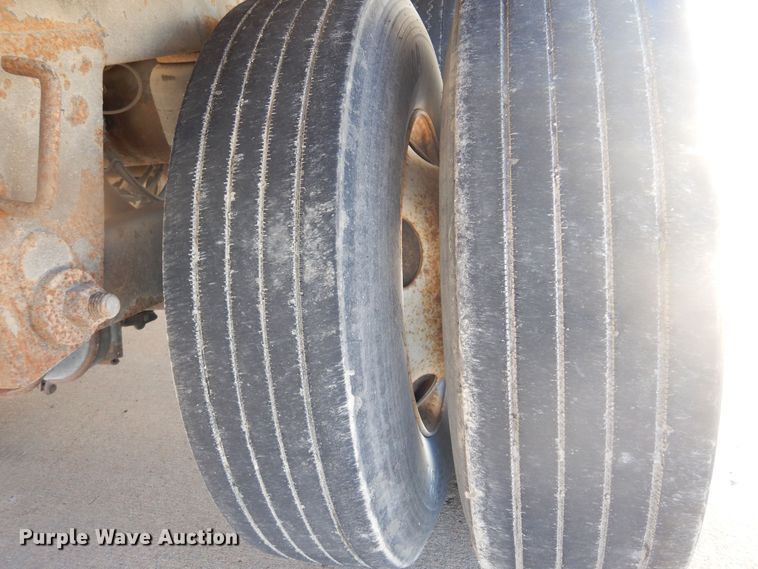 image for item DQ7069 2005 Wabash dry van trailer