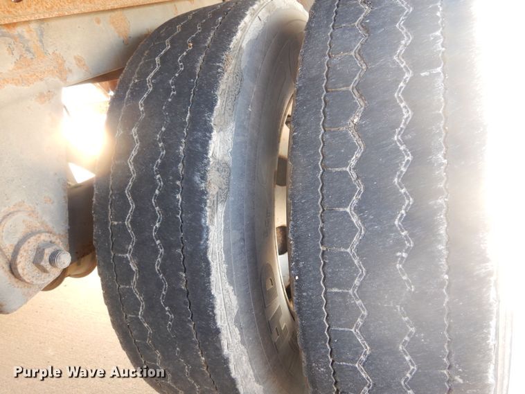 image for item DQ7069 2005 Wabash dry van trailer