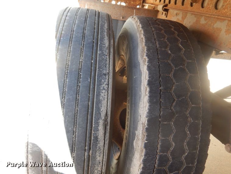 image for item DQ7069 2005 Wabash dry van trailer