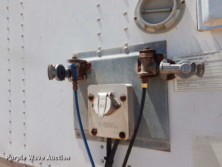 image for item DQ7070 2005 Wabash dry van trailer