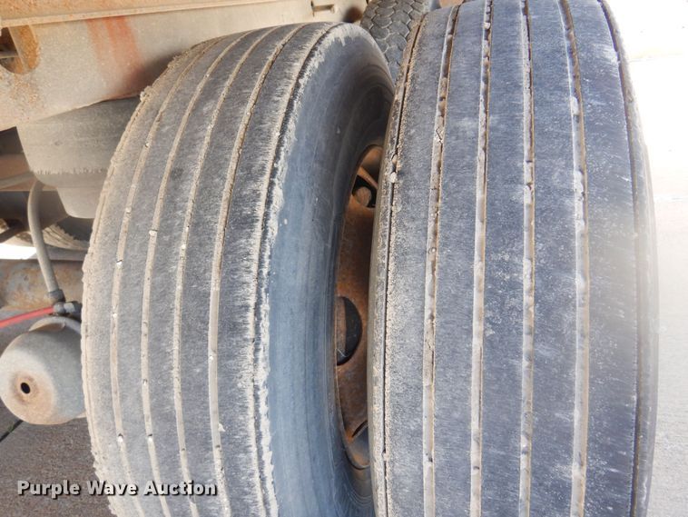 image for item DQ7070 2005 Wabash dry van trailer