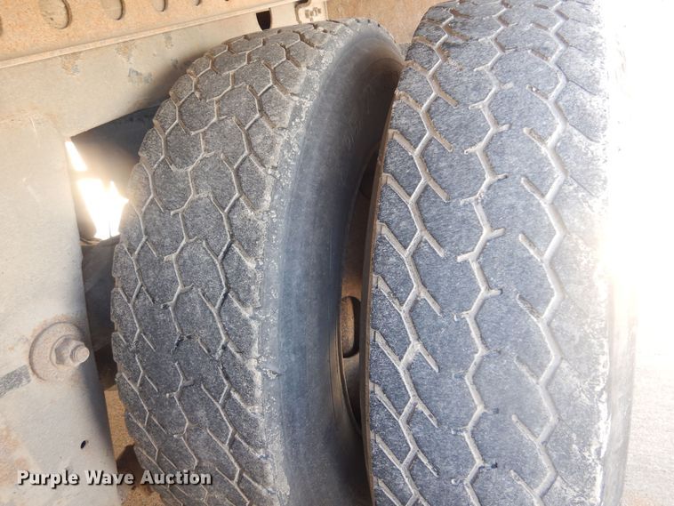 image for item DQ7070 2005 Wabash dry van trailer