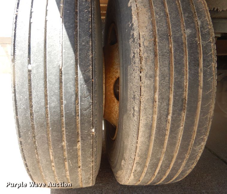 image for item DQ7070 2005 Wabash dry van trailer