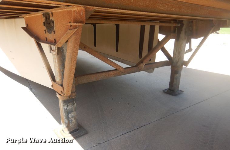 image for item DQ7071 2004 Wabash dry van trailer