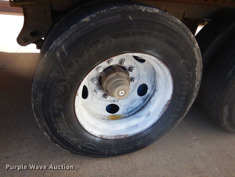 image for item DQ7071 2004 Wabash dry van trailer