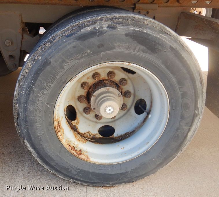 image for item DQ7071 2004 Wabash dry van trailer