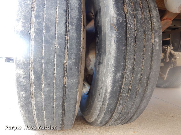 image for item DQ7071 2004 Wabash dry van trailer