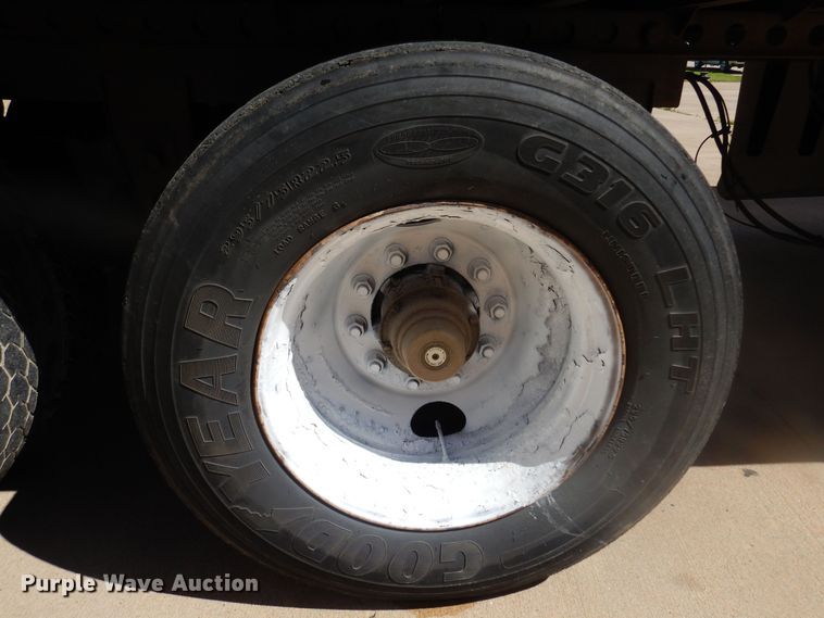 image for item DQ7071 2004 Wabash dry van trailer