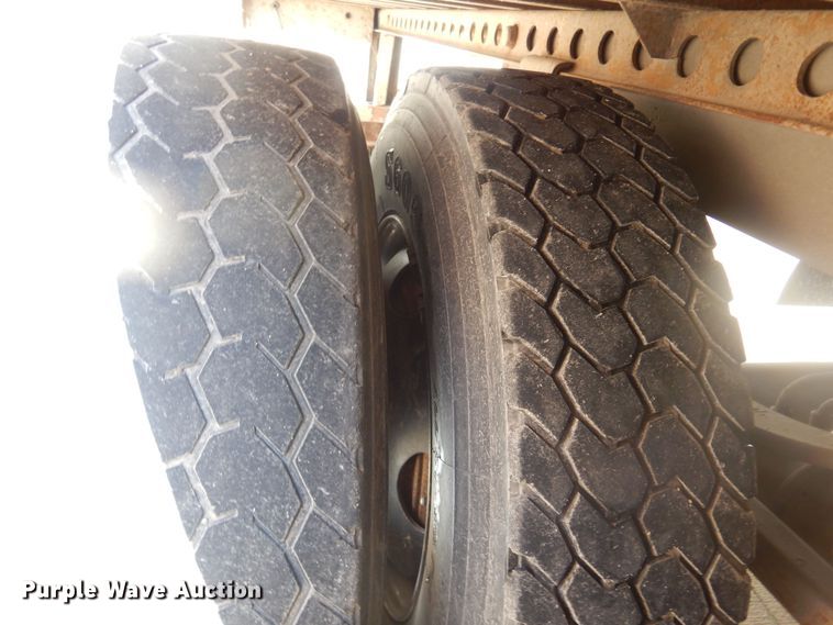 image for item DQ7071 2004 Wabash dry van trailer